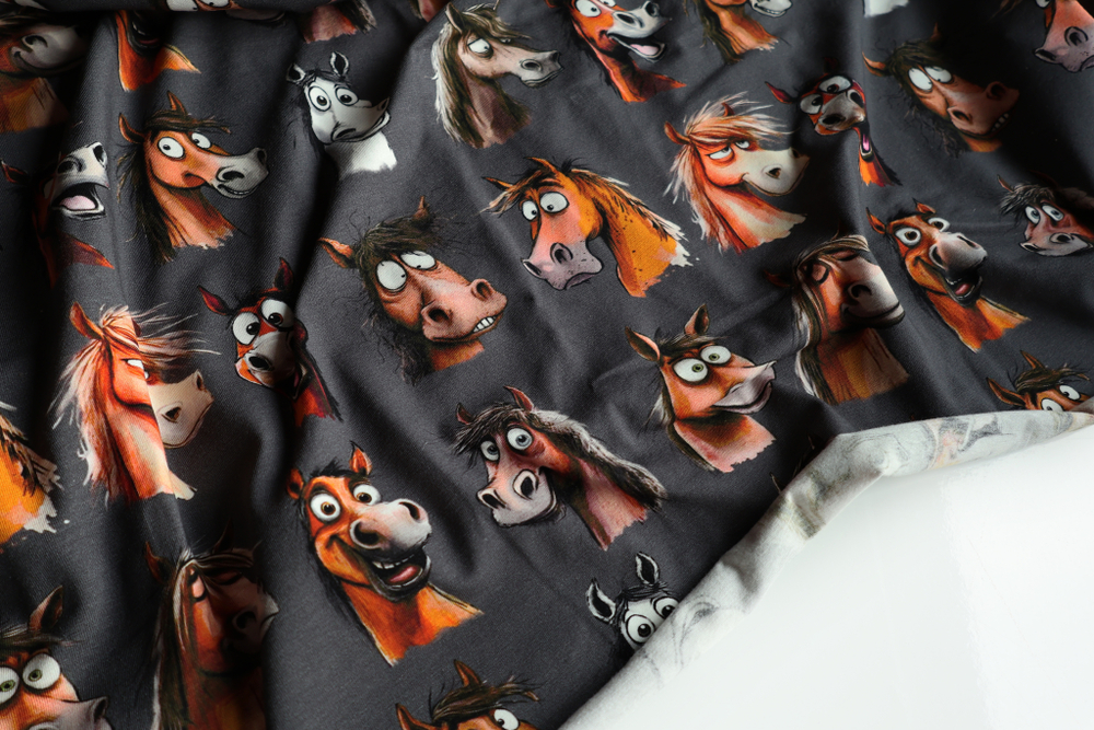 КОНИ НА ТЕМНО-СЕРОМ - Кулирка с лайкрой, компакт пенье (ДЖ66 Маша)