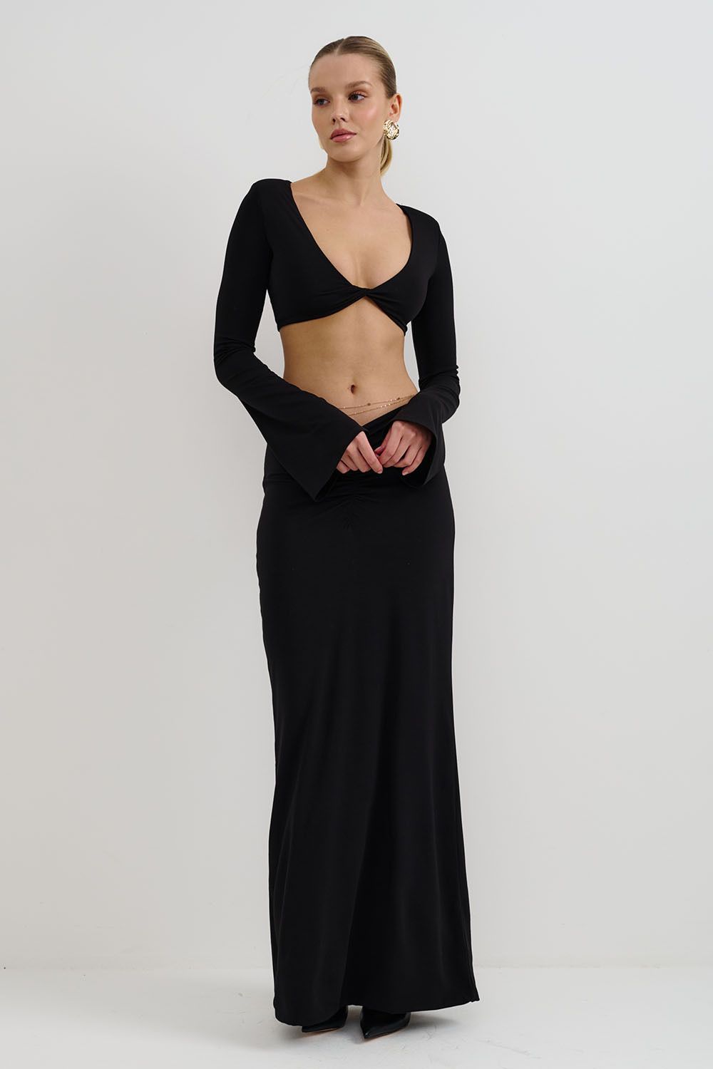 Лонгслив с рукавами клеш из вискозы черного цвета