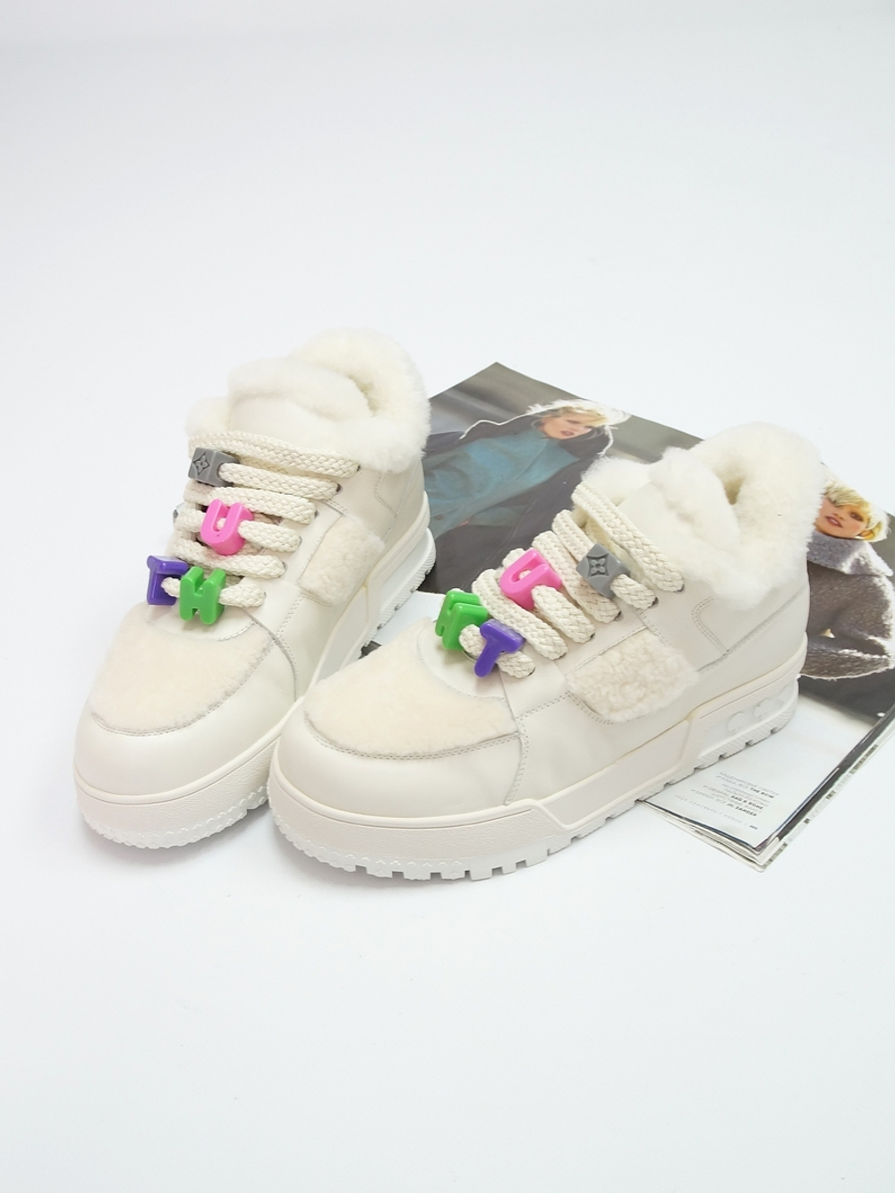 Кроссовки женские зимние