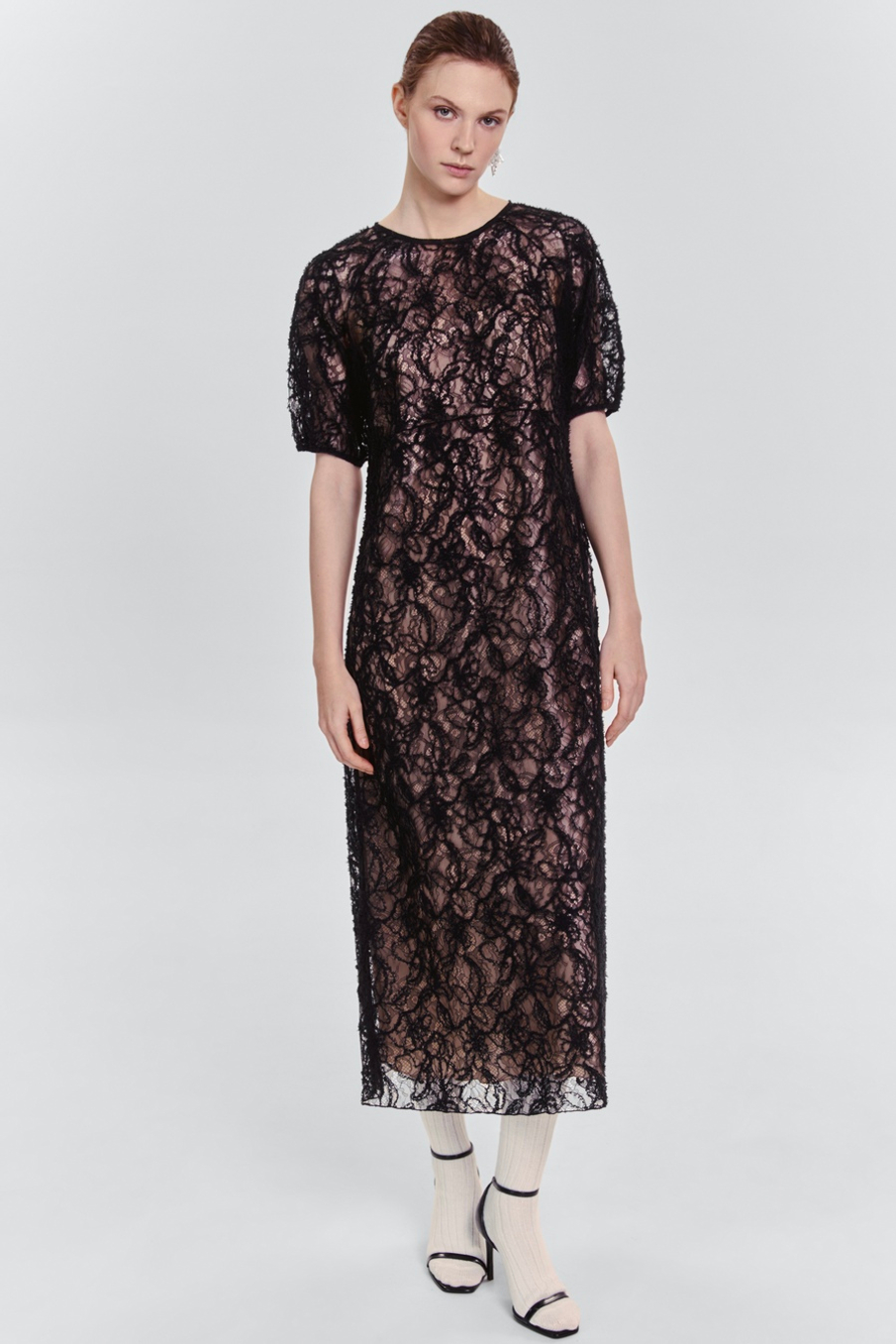 Платье коктейльное из кружева