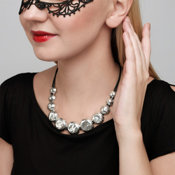 "Зумм" кольеиз коллекции "Астерио" от Jenavi