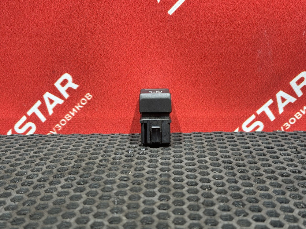 Кнопка света фар за кабину