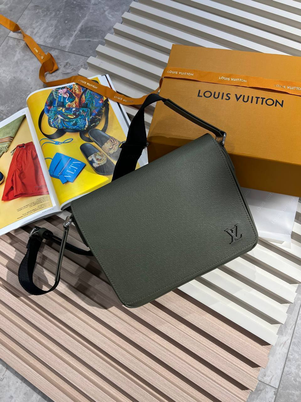 Сумка-мессенджер Louis Vuitton