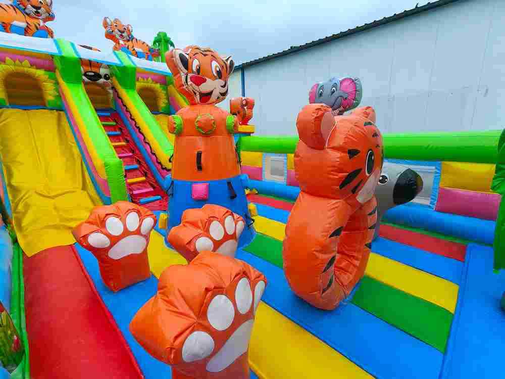 Коммерческий надувной батут «Тигриная страна 4», 10*5*5 м