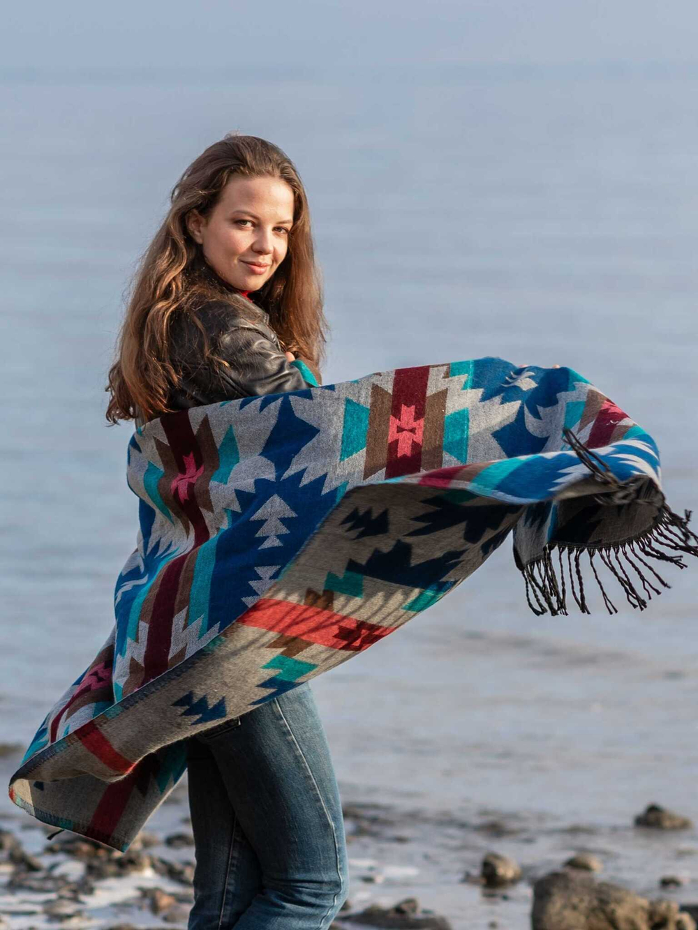 Палантин теплый с орнаментом Навахо