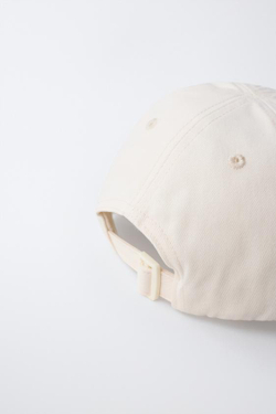 ZARA КЕПКА С НАШИВКАМИ © DISNEY, ЭКРЮ