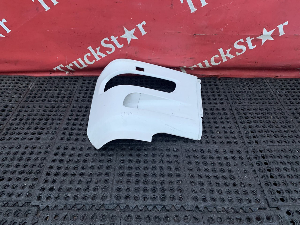 Облицовка фары левой