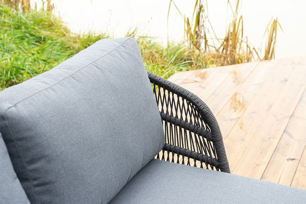 "Позитано" лежак плетеный из роупа, каркас алюминий темно-серый (RAL7024) муар, роуп темно-серый круглый, ткань темно-серая 027