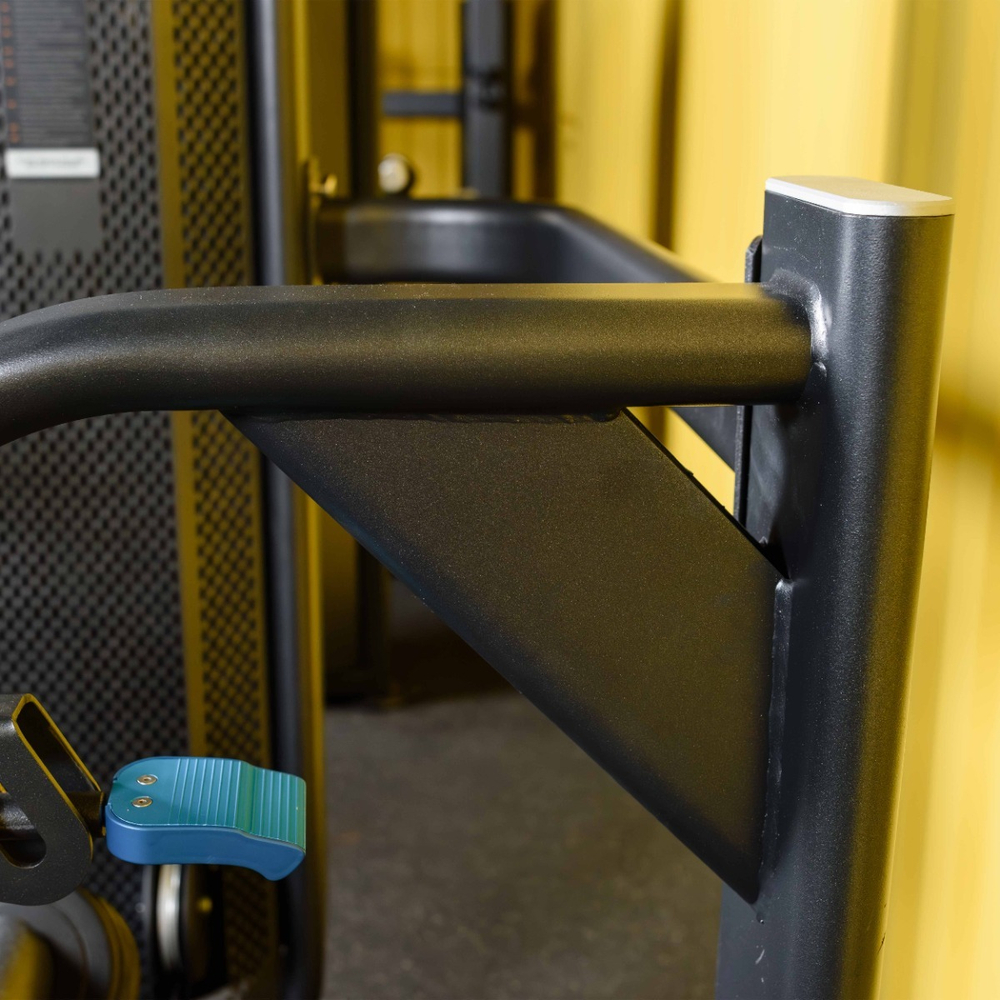 E7008 Жим от груди вертикальный. Стек 135 кг