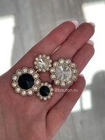 Пуговицы Золотой цветок белые стразы