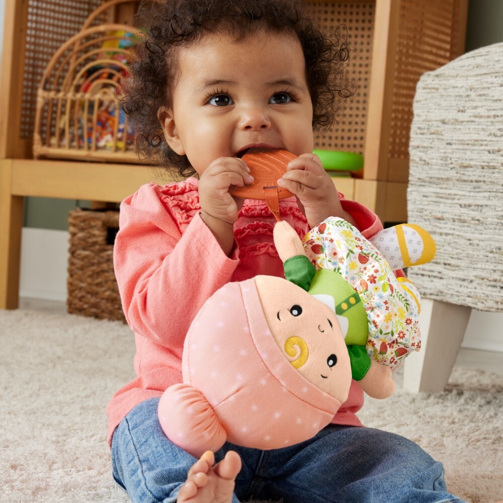 Fisher-Price - Мягкая кукла с колокольчиком + прорезыватель / артикул HXK44 / GTIN 194735231904