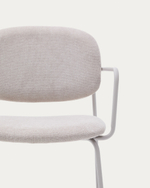 Стул Meli из бежевого шенилла с бежевой металлической структурой