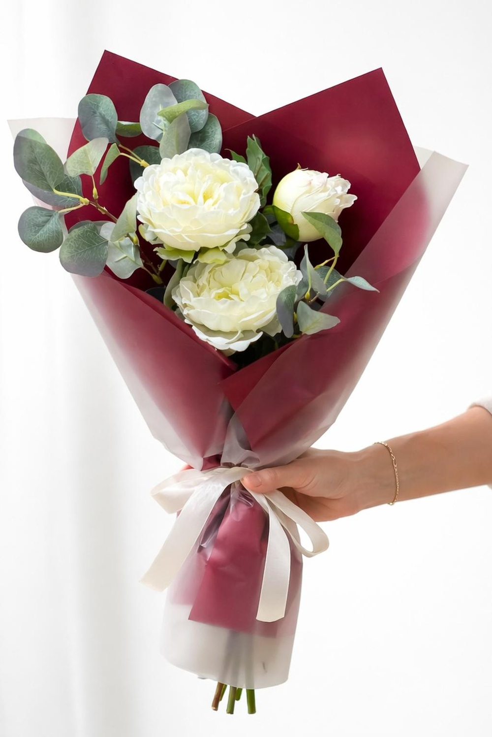 Быстросборная упаковка в пленке. Форма № 0.1 Под 3-9 ВЫСОКИХ тюльпанов или 3-5 роз. Цвет: прозрачная с МАЛИНОВЫЙ пленкой.