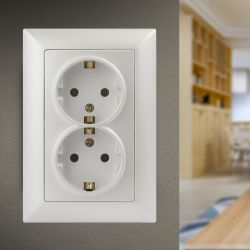 Розетка Intro Solo 4-205-06 с заземлением двойная 2X2P+E Schuko, 16А-250В, IP20, СУ, перламутр