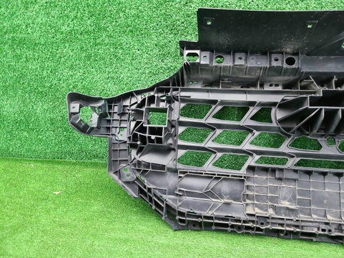 Кронштейн решетки радиатора Audi Q6 (2022-н.в.)