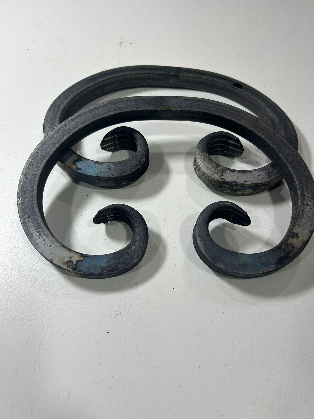 Кованый элемент вензель 130х230мм квадрат полнотелый 14х14мм