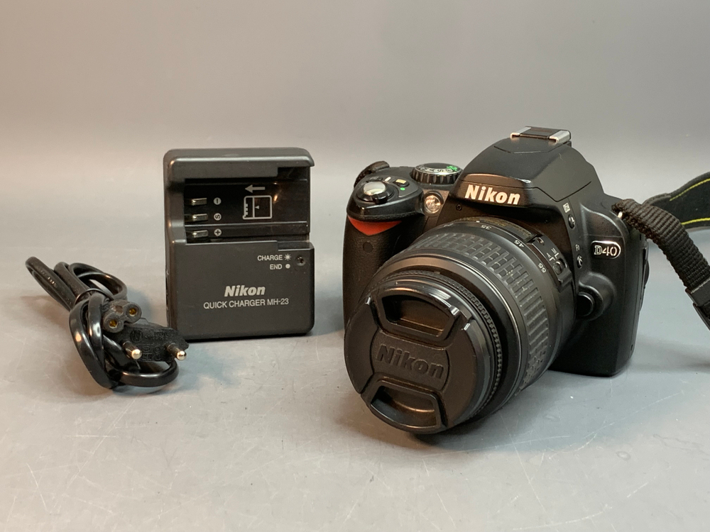 Nikon D40 kit 18-55mm 3.5-5.6G II ED 8.800 кадров