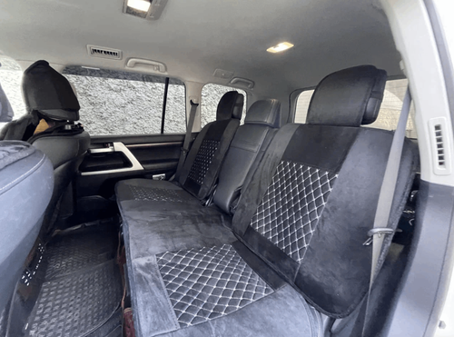 DD - 011 Белый / Комплект чехлов на сиденья, ткань черная, строчка белая, замша, 5 предметов, серия: ком-фо (за комплект)