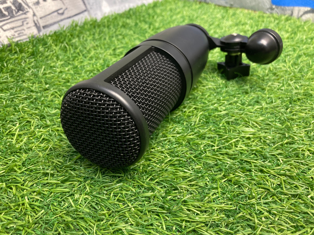 AKG P120 + Behringer PS400