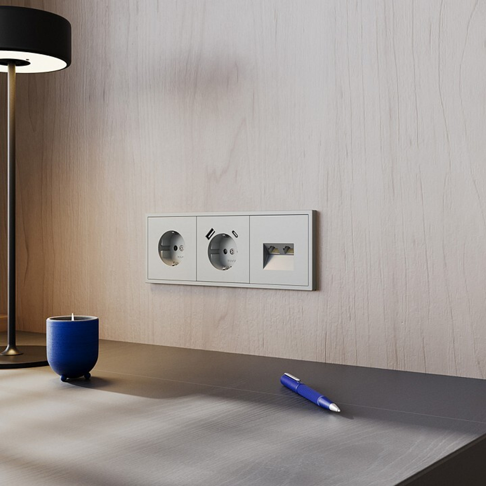 Розетка с заземлением и со шторкой и 2хUSB type A и C, без рамки Voltum S70 VLS040505
