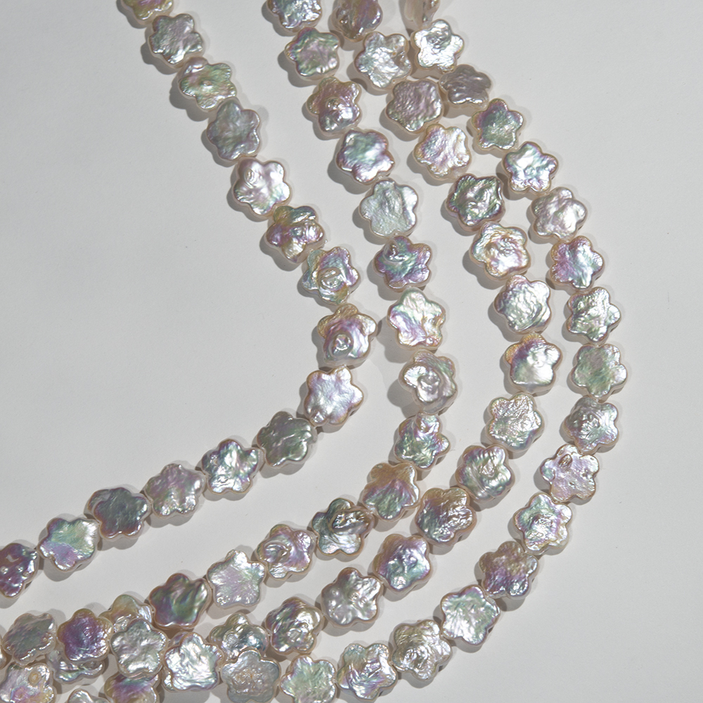 Жемчуг культивированный цветок, белый, с яркими переливами, 11мм, 2 класс