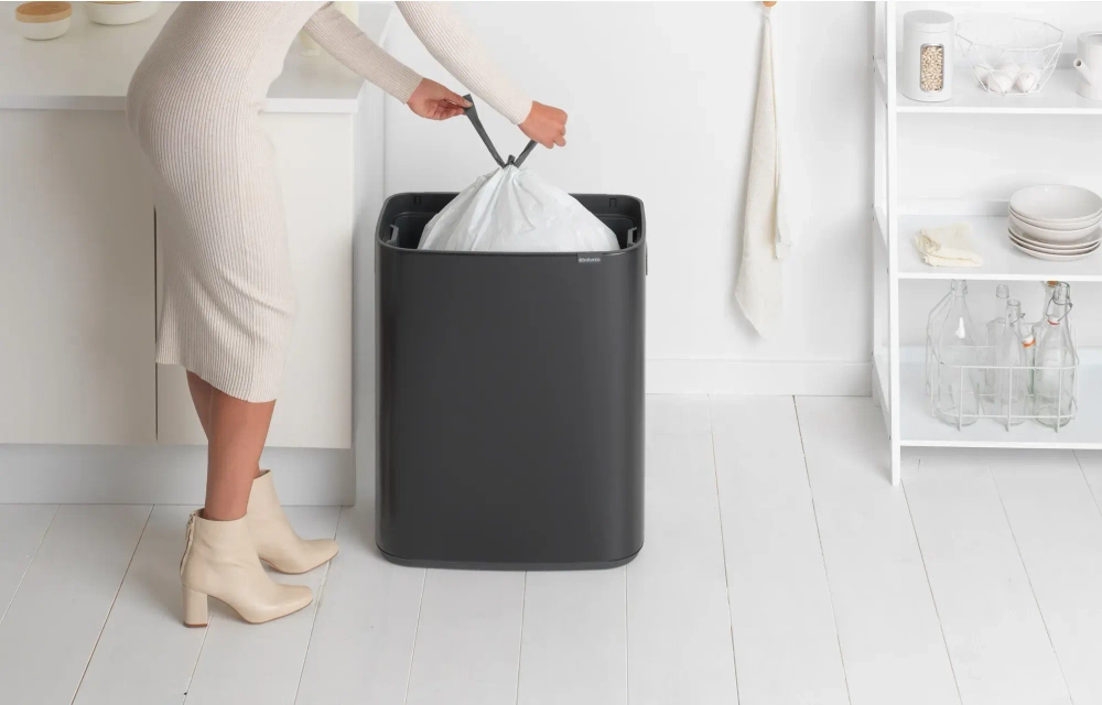 Brabantia Контейнер для мусора Bo Touch 60 л матовый черный