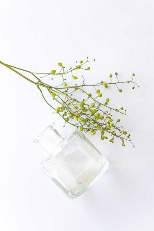 Стеклянная бутылочка низкая