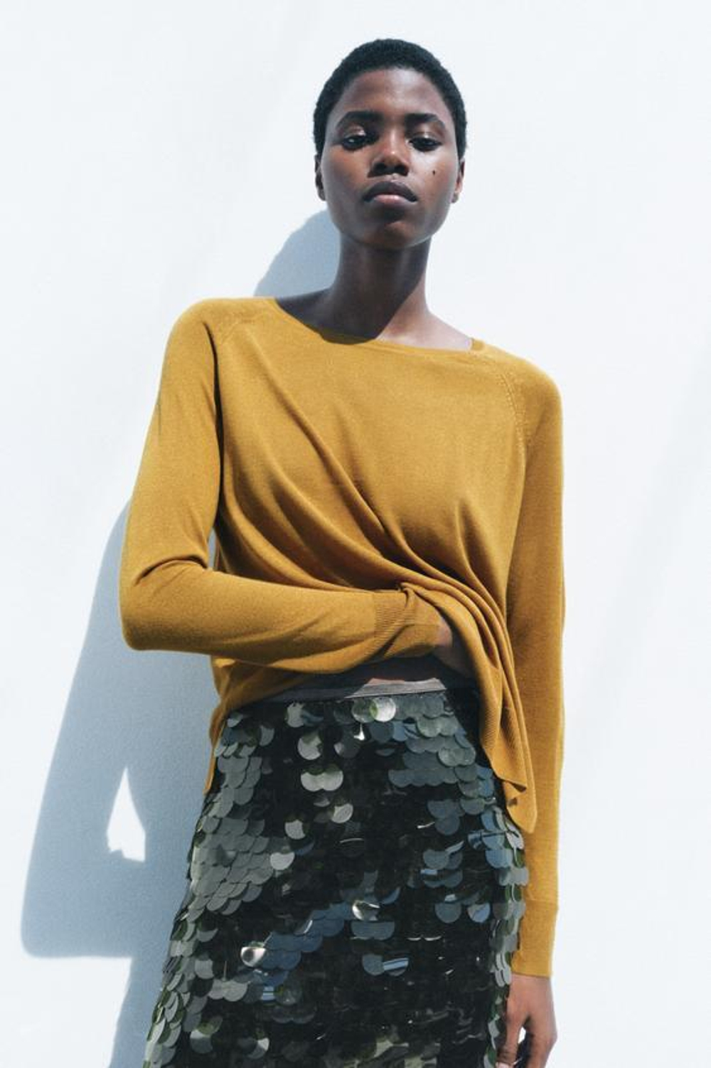 ZARA БАЗОВЫЙ ДЖЕМПЕР ИЗ ТОНКОГО ТРИКОТАЖА, ЦВЕТ ОЛИВКОВОГО МАСЛА