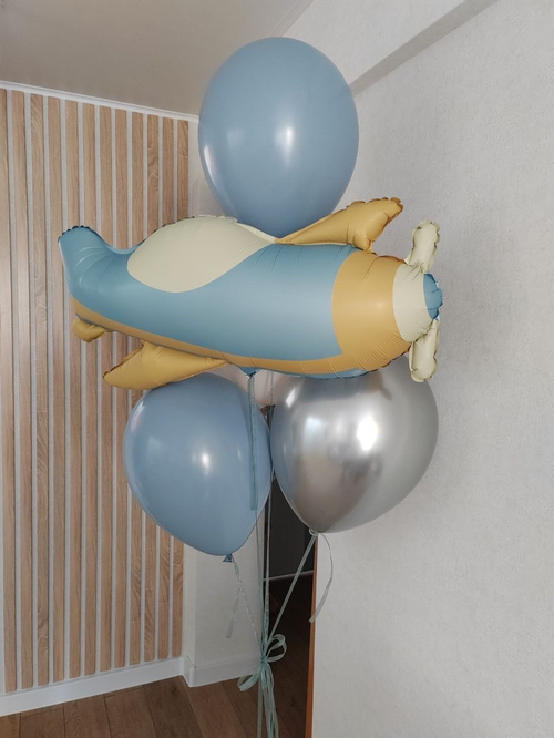 Самолет с воздушными шарами