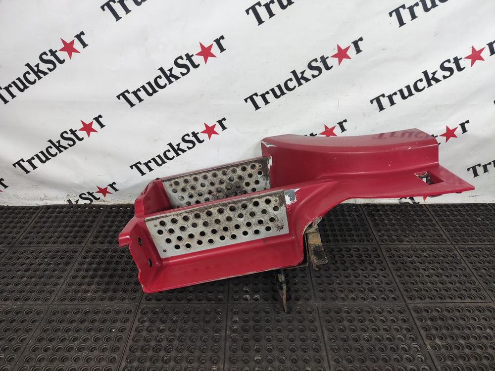 Корпус подножек правый