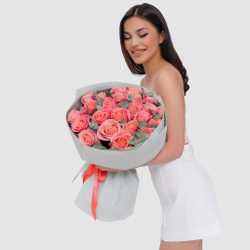 23 светло-розовых роз