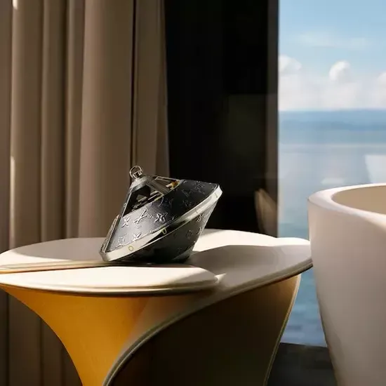 Колонка LOUIS VUITTON Horizon Light Up Speaker