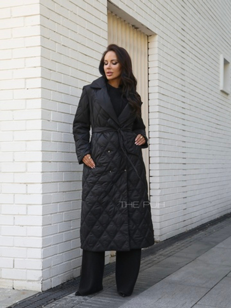 Удлиненный стеганый плащ с поясом