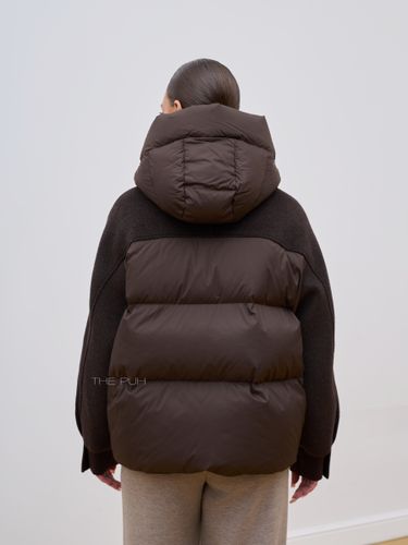 Комбинированный серый пуховик с капюшоном