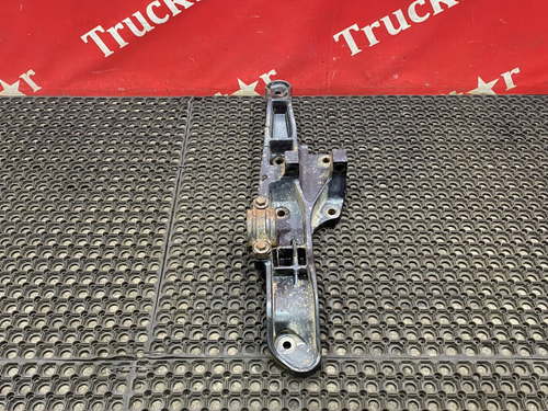 Кронштейн пневморессоры левый 2023