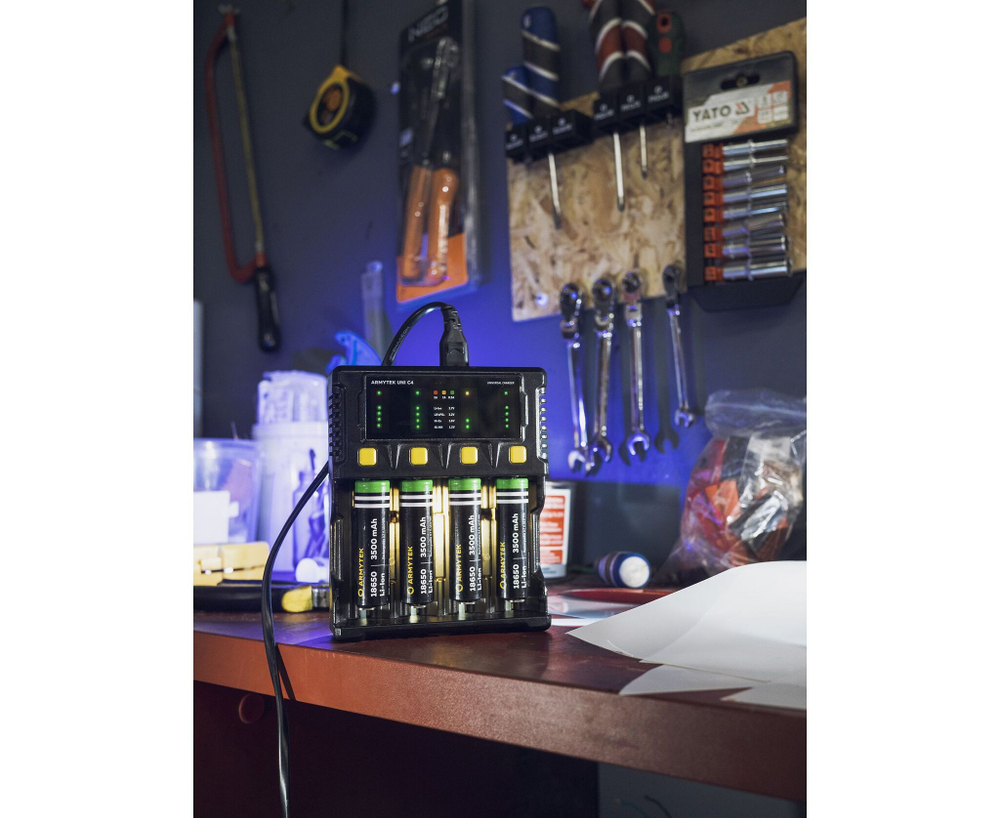 Зарядное устройство Armytek Uni C4