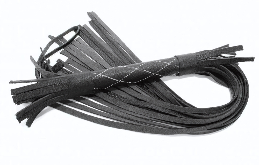 Аккуратная чёрная плетка из натуральной кожи - 60 см. (Цвет: черный)