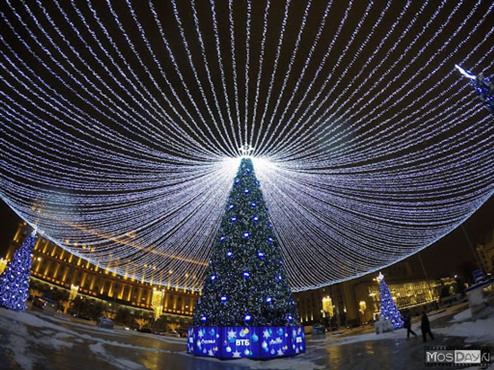 Уличная елка каркасная "Русская" (пвх) 20 м