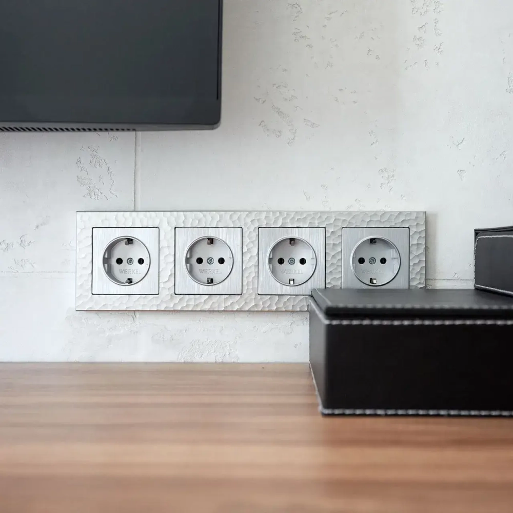 Рамка на 4 поста Hammer (серебряный) W0042406