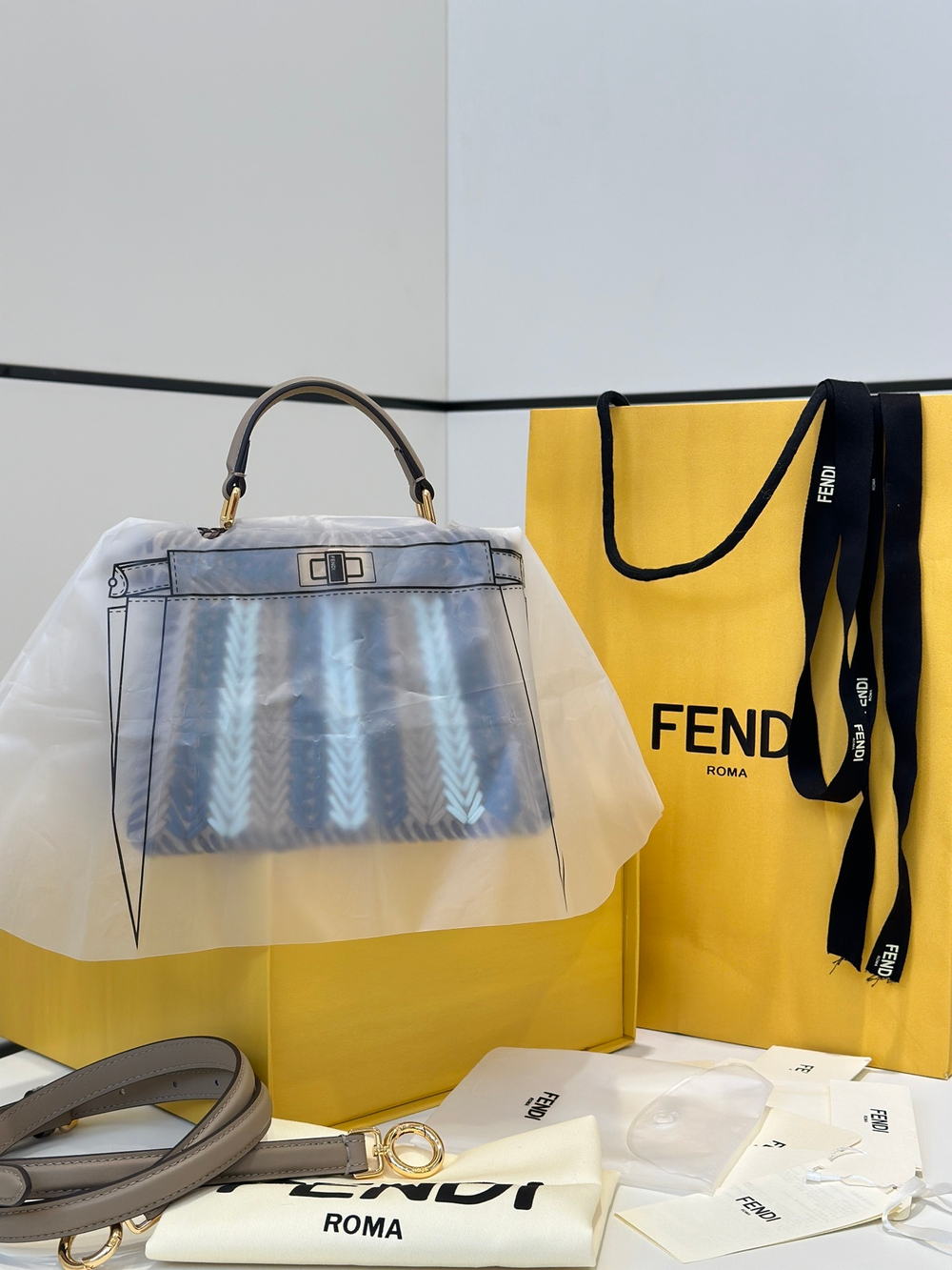 Fendi Peekaboo ISeeU Petite 20 cm