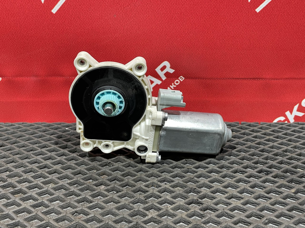 Моторчик стеклоподъемника правый 2023г