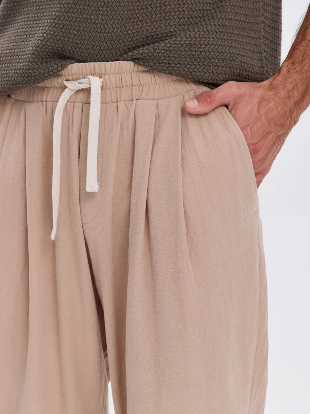 Штаны хлопковые с защипами