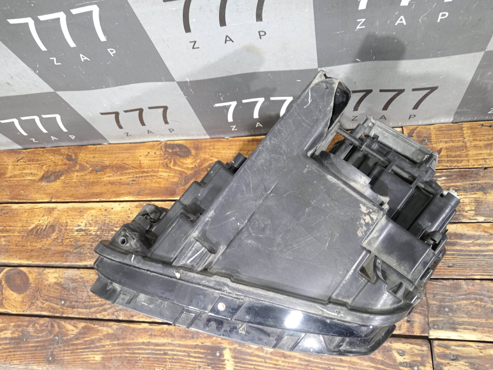 Фара правая LED Volkswagen Teramont 17-22 Б/У Оригинал 3CN941036A