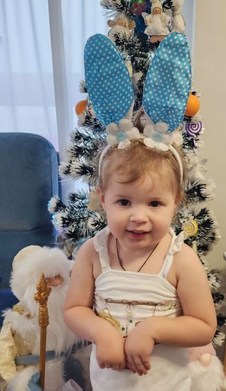 Уши Зайца, белый с голубым