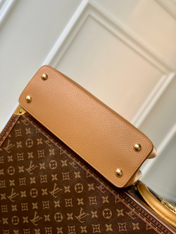 Louis Vuitton Capucines MM