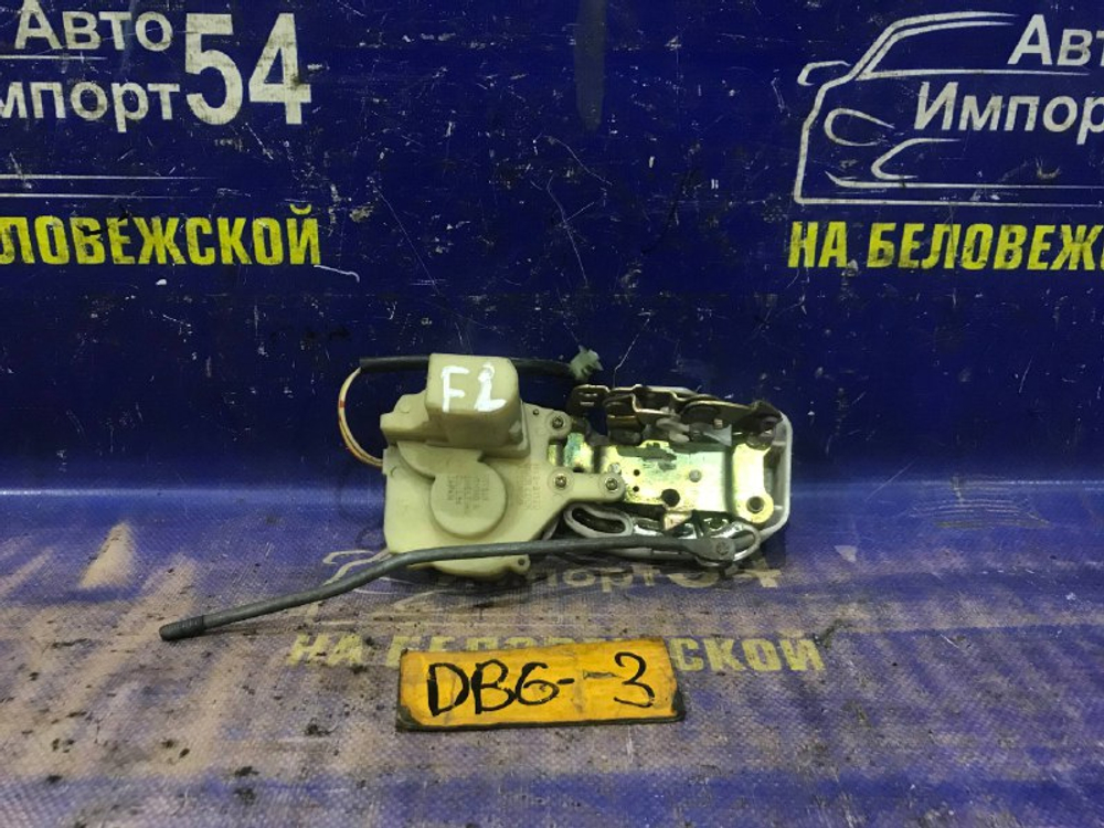 Замок двери передней левой Honda INTEGRA 2000