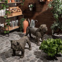 Садовая скульптура Сэр Ватсон в костюме