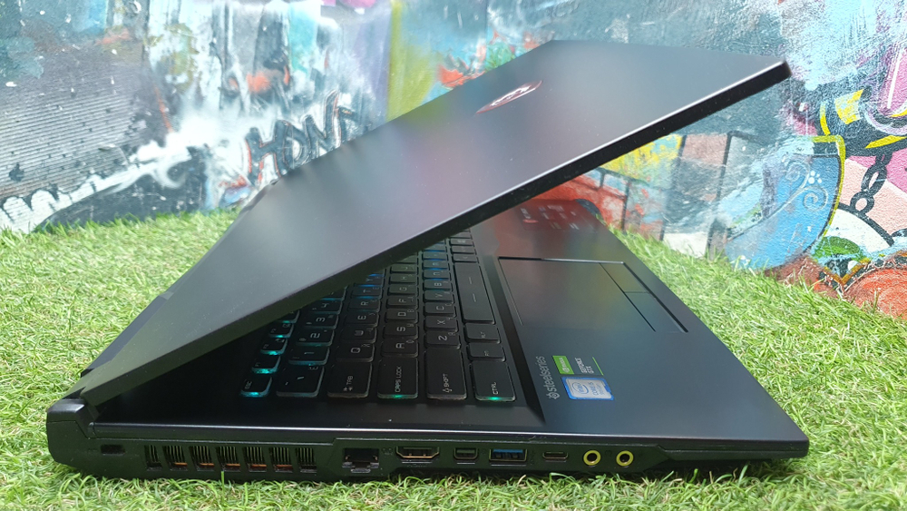 Игровой MSI i5-9/8Gb/GTX 1650 4Gb/120Hz/GL75 9SCK-013XRU 9s7-17e412-013/Windows 10