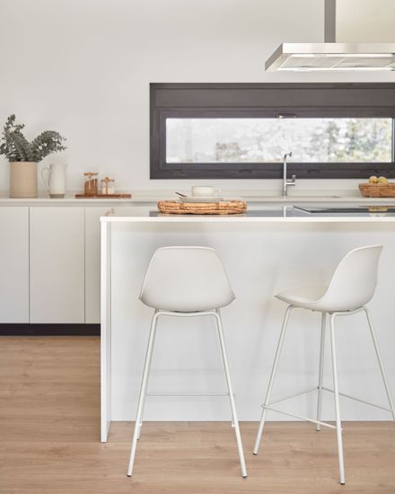 Полубарный стул Lysha белый