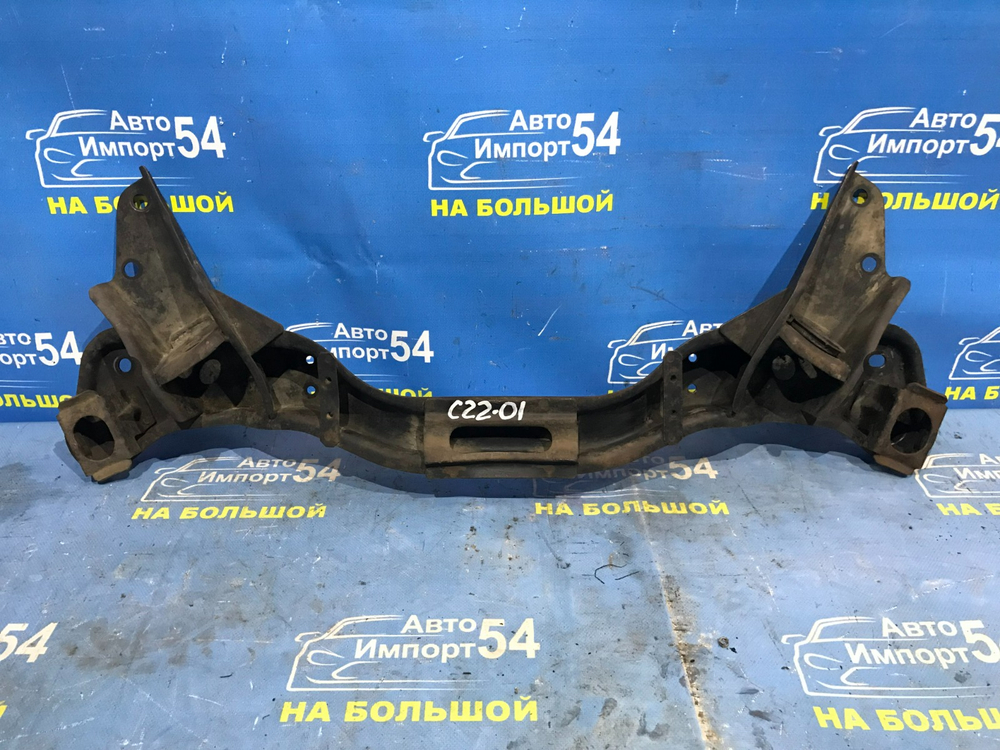 Балка передняя поперечная NISSAN LARGO 1992